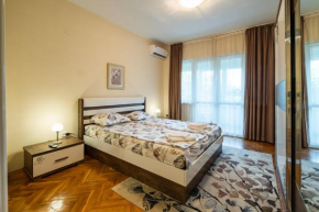 Primorski 2bdrm Central Apartment